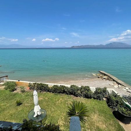 Stunning Beachfront Apartment Stratos Nerántza Zewnętrze zdjęcie