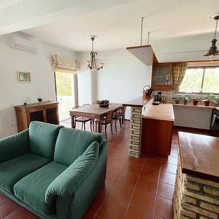 Stunning Beachfront Apartment Stratos Nerántza Zewnętrze zdjęcie