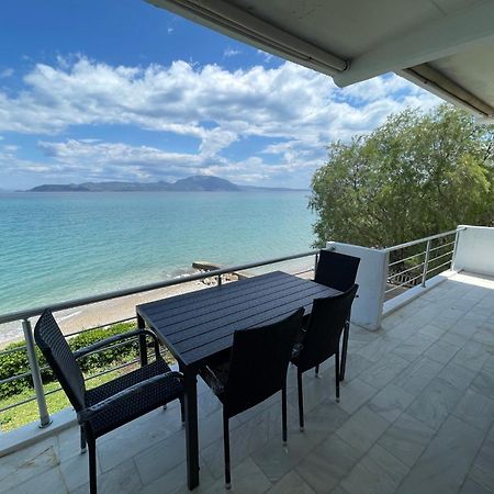 Stunning Beachfront Apartment Stratos Nerántza Zewnętrze zdjęcie