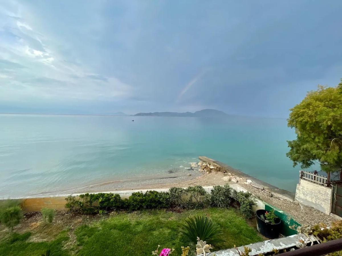 Stunning Beachfront Apartment Stratos Nerántza Zewnętrze zdjęcie