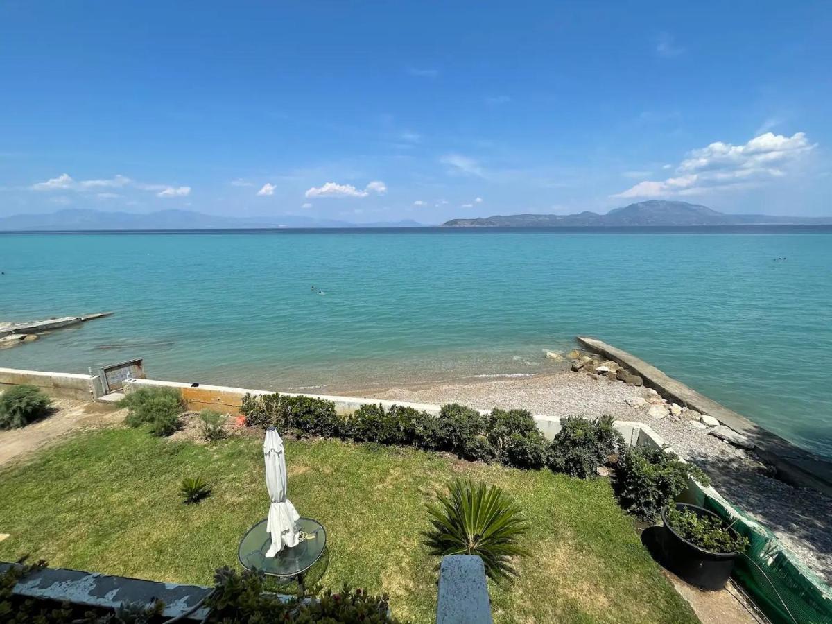 Stunning Beachfront Apartment Stratos Nerántza Zewnętrze zdjęcie