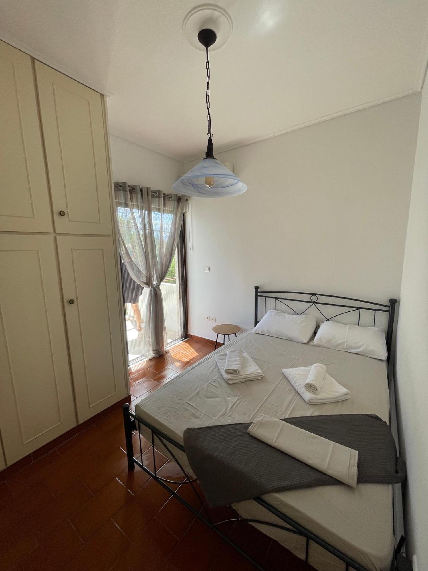 Stunning Beachfront Apartment Stratos Nerántza Zewnętrze zdjęcie