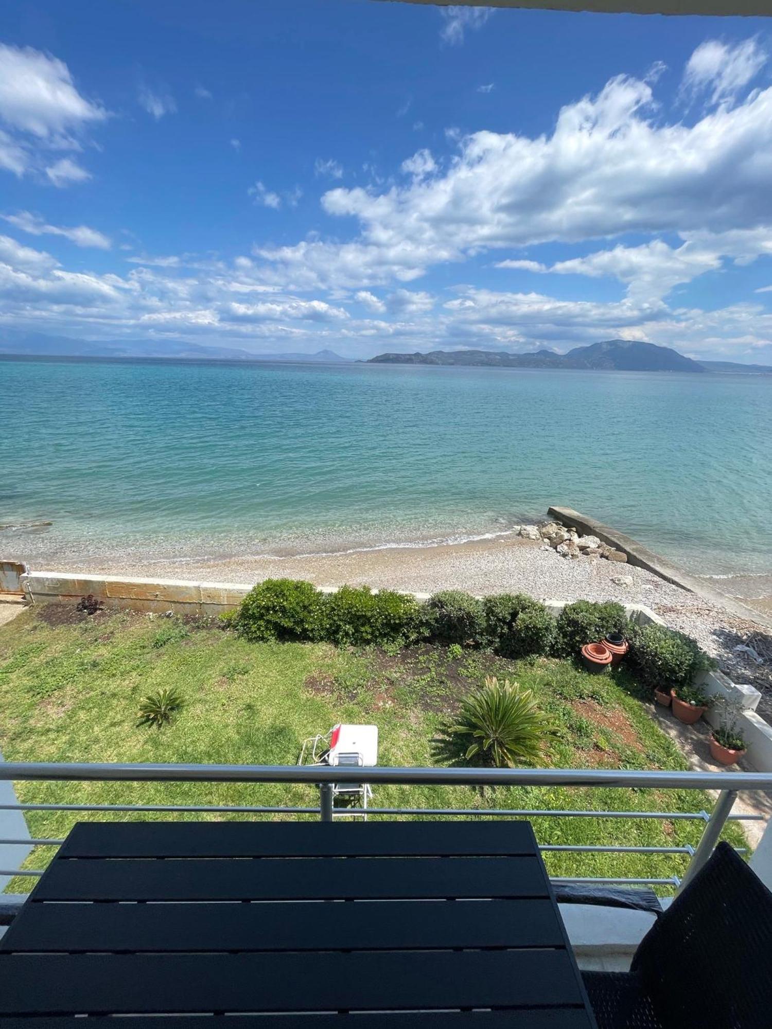 Stunning Beachfront Apartment Stratos Nerántza Zewnętrze zdjęcie